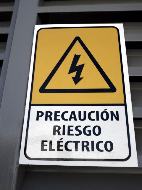 Precaución riesgo eléctrico